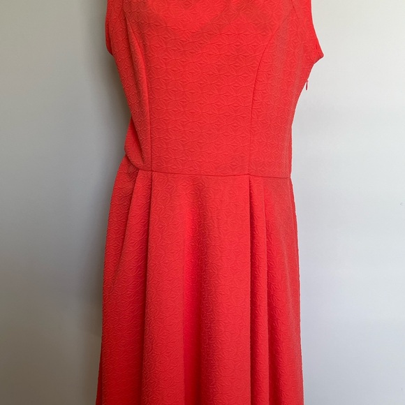 Bobeau  Dress, Tangerine Color w/an Embossed Pattern on Material- Size Large - Picture 7 of 11